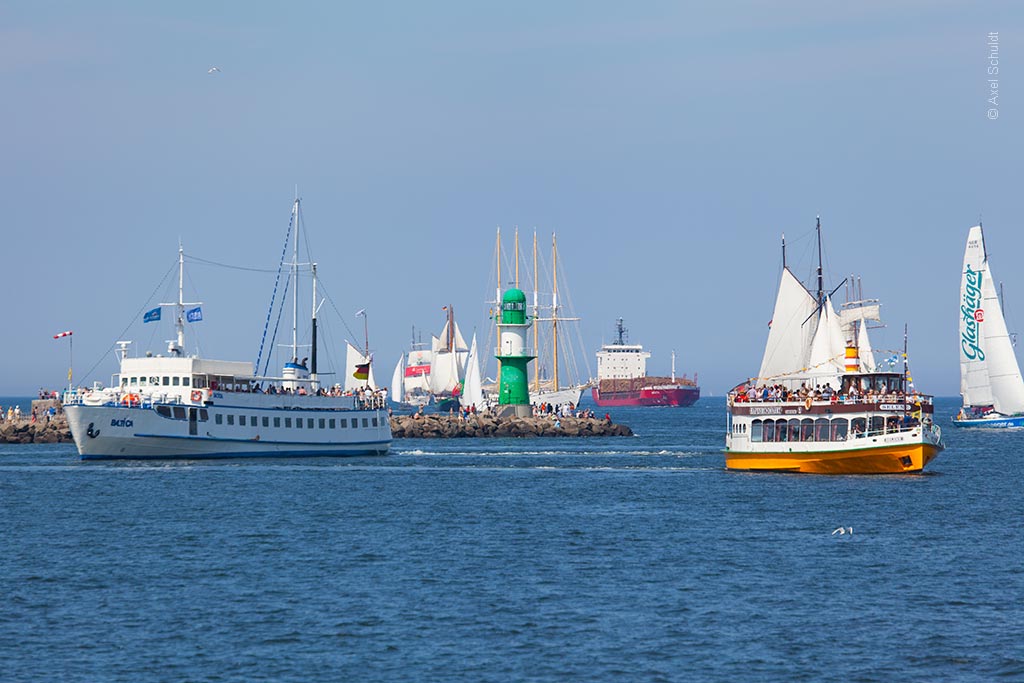 Ausflugsschiffe auf der Hansesail 2014.