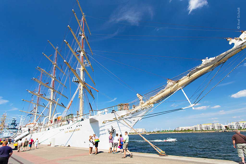 Der polnische Grosssegler Dar Mlodziezy. Das 3-Mast-Segelschulschiff stammt aus dem Jahr 1981!