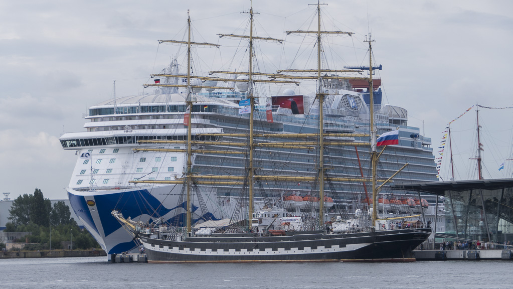 Die 330 Meter lange und 38 Meter breite Regal Princess ist ein Kreuzfahrtschiff von Princess Cruises und wurde im Mai 2014 in Dienst gestellt.